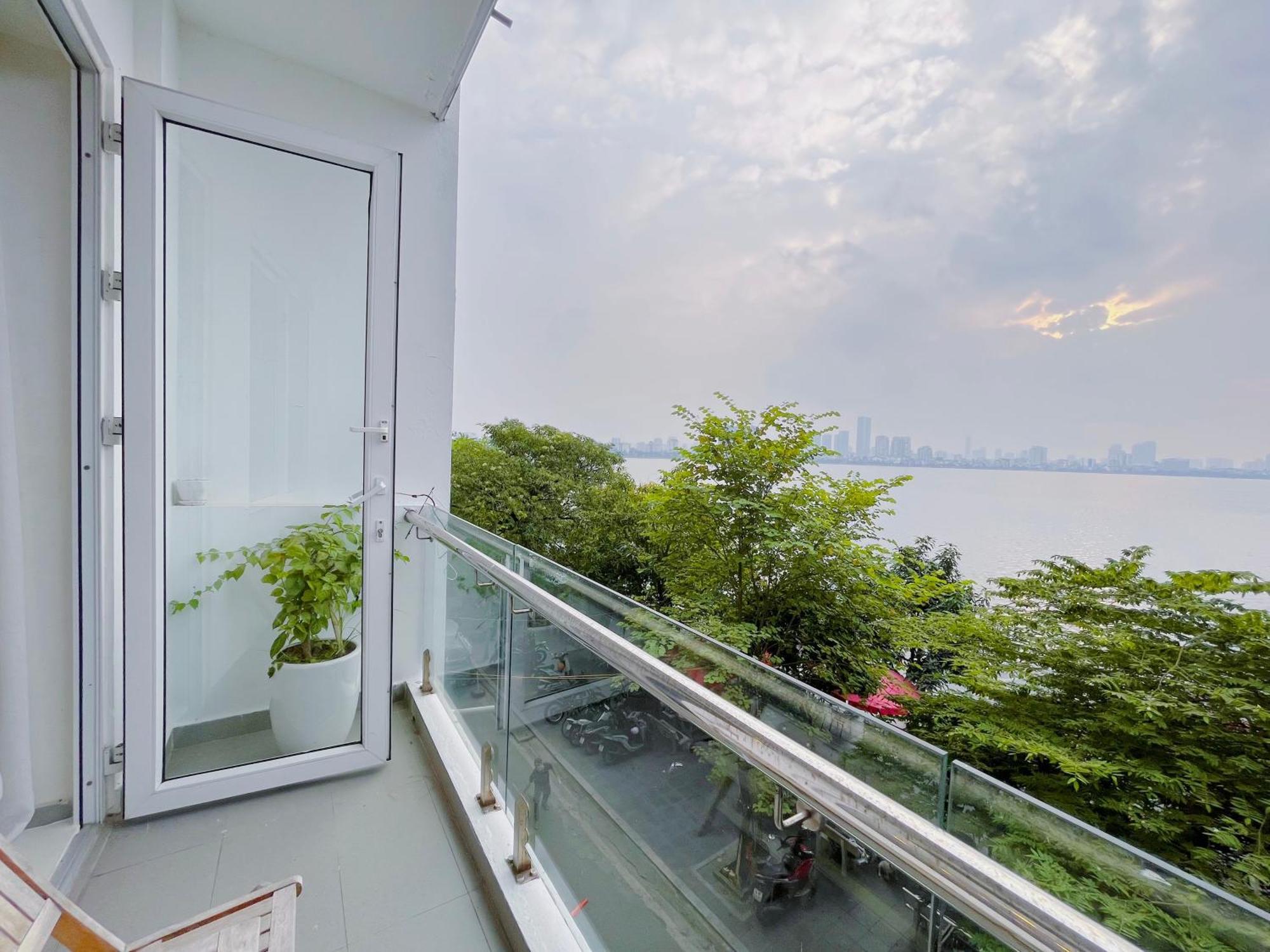 2 - View Apartment
